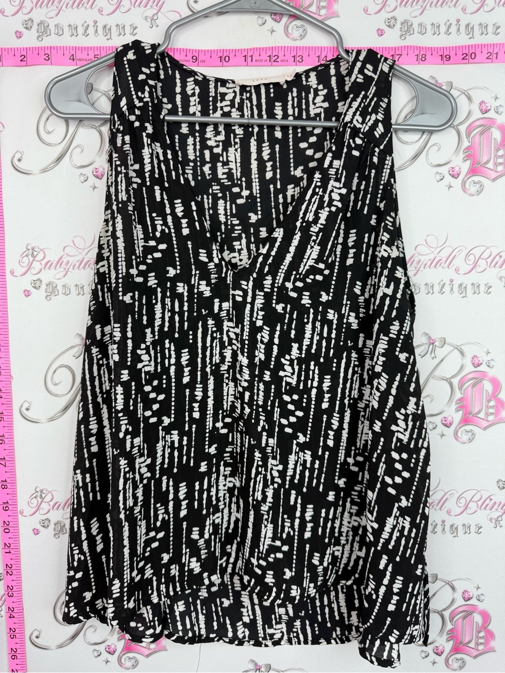 Lush Black and White Abstract Print Sleeveless Top